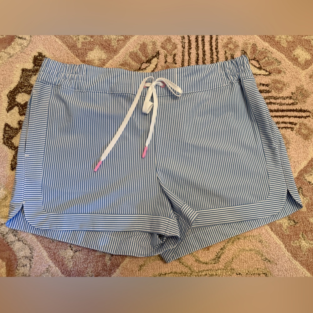 Vineyard Vines Women’s Performance Shorts - L